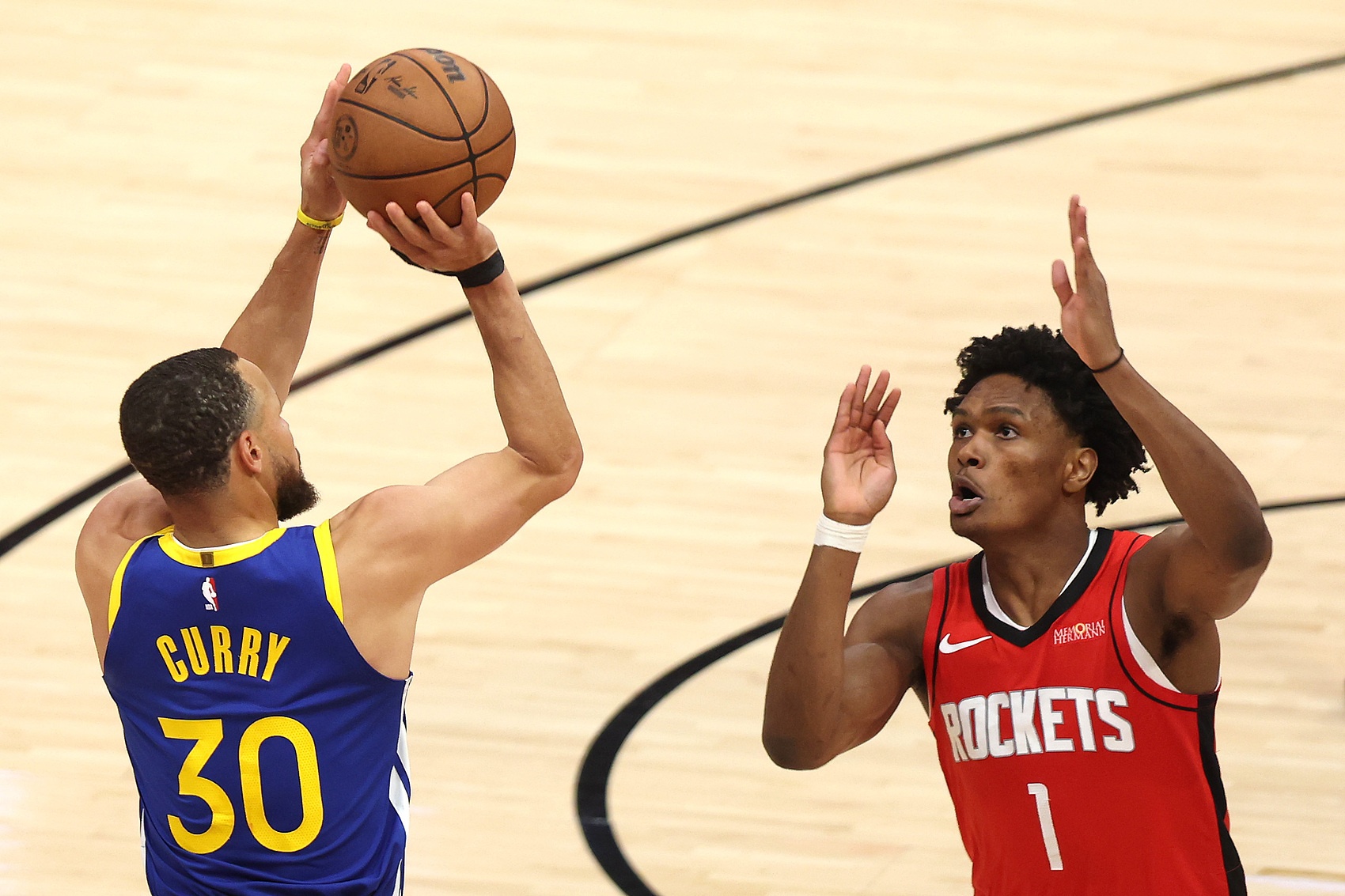 伊森, 两个队在季 伊森, 两个队在季