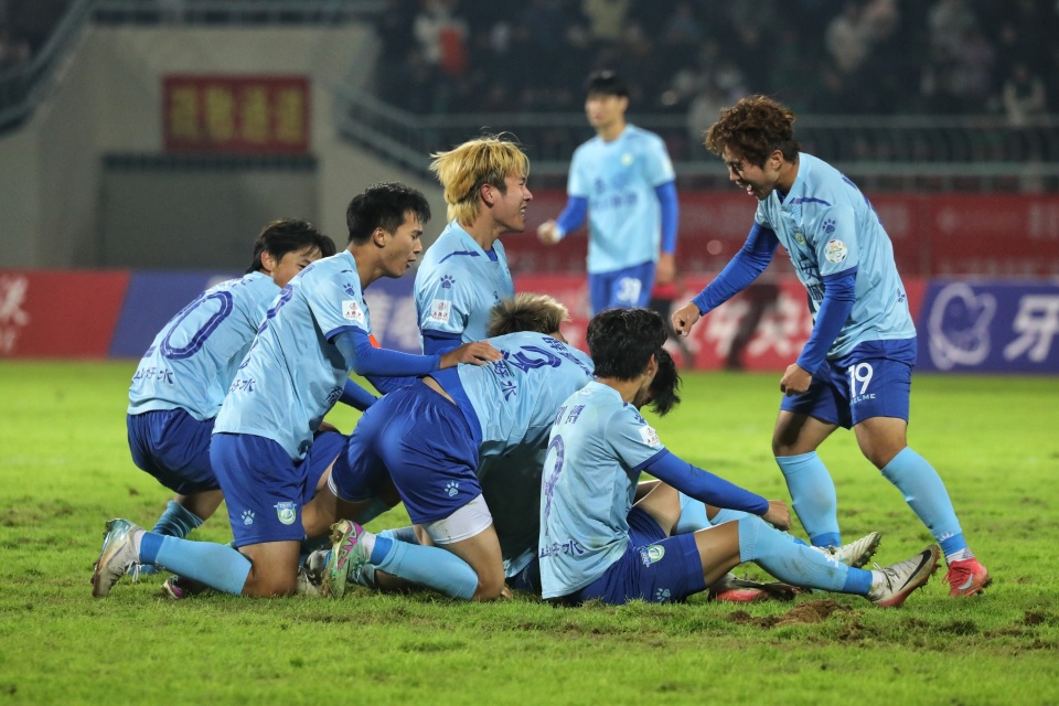 被门将没收, 靳辉首罚命