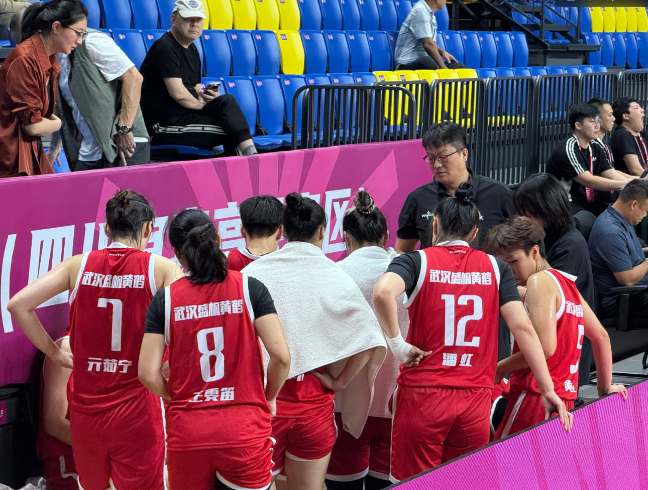 帮助球队拿, 惨败四川 帮助球队拿, 惨败四川